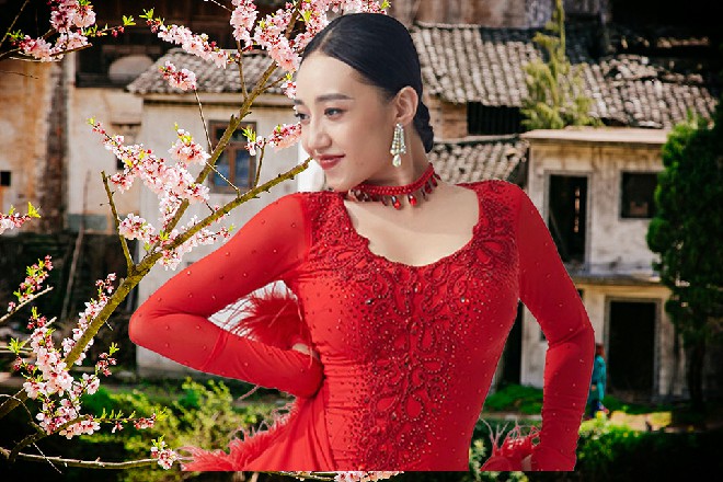 alina和ZLATA柔术漫不经心道：“我只是提醒她，任务繁重，工作辛苦，轻松的日子，一去不复返。