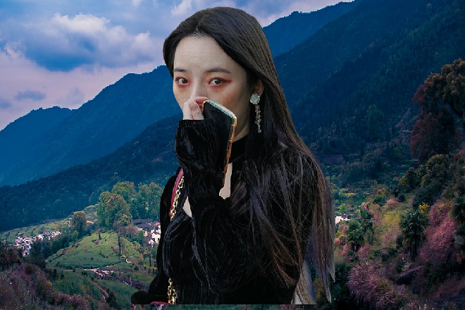 毕竟在他们看来,以余念的咖位,亲自出面回应小导演的挑衅,才是真正的掉价。