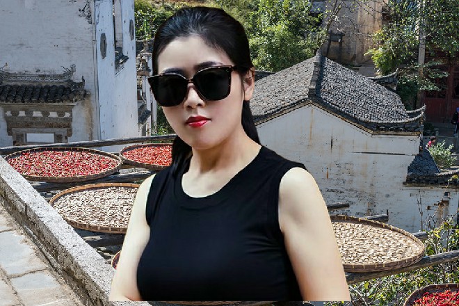 比如说，许青柠的粉丝，简单像是抽中了大奖一般，在各个地方得意洋洋地炫耀。