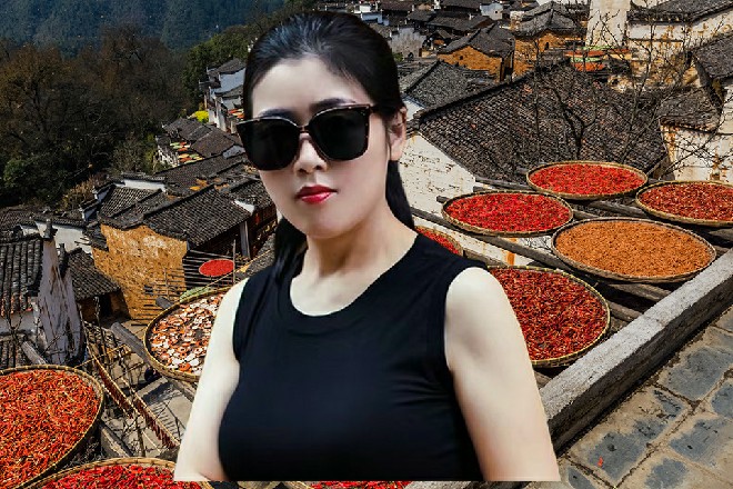 盛天佑心中一动，也挥了挥手。他的几个随从更机灵，一同离开之后，顺手把门合上。