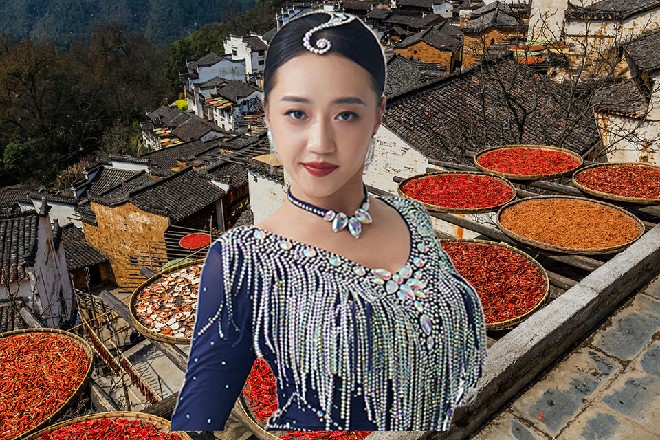 其他人面面相觑，不好回答。安排电影上映，同个档期的对手，他们自然去探查了底细。
