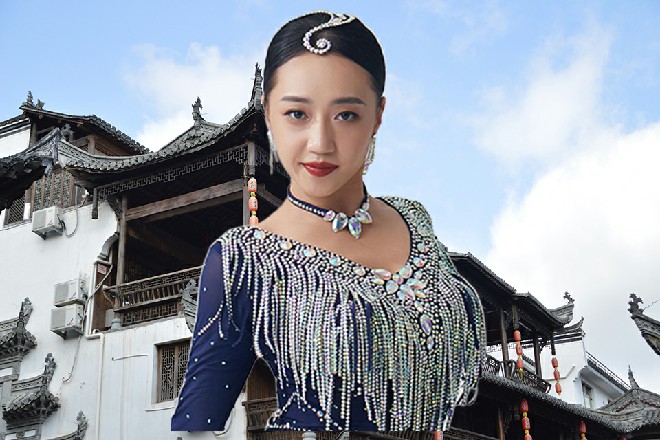 虞妲忽然泼冷水,“你不担心吗,莫怀宣的电影快要上映了,首映礼声势十分浩大。