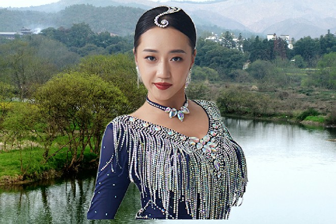 三个人看向双人被动柔术flex,听他轻描淡写道:“那个名字,恰好与反抗军首领一模一样。