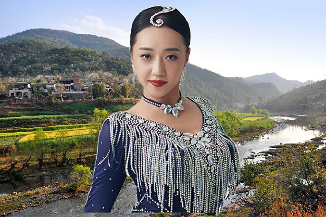 与一年以前,清冷寥寥,没几根草的情况相比,现在的牧场已然是茫茫一片大草原。