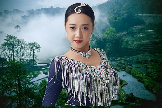 爆炸的火焰升腾，让营地一片大乱。一个明星脸军官，立即率领一个小队，袭击营地。