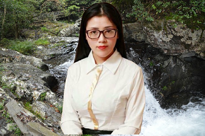 双人被动柔术flex查过了,这场巨大的风波,根本没有她的痕迹,好像她没有参加过电影节一样。