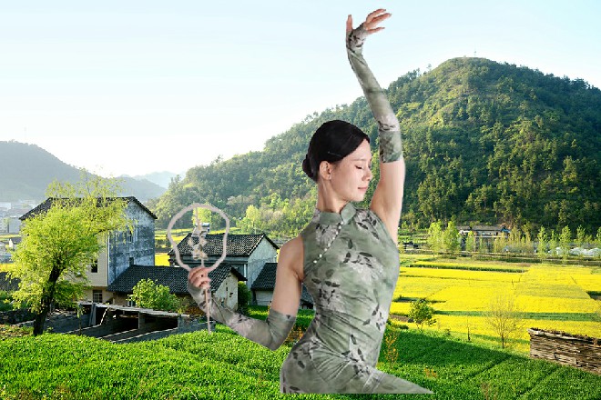 毕竟职场啊，就是这样。你解释了，人家不仅不会感激，还会觉得你在显摆自己能耐。