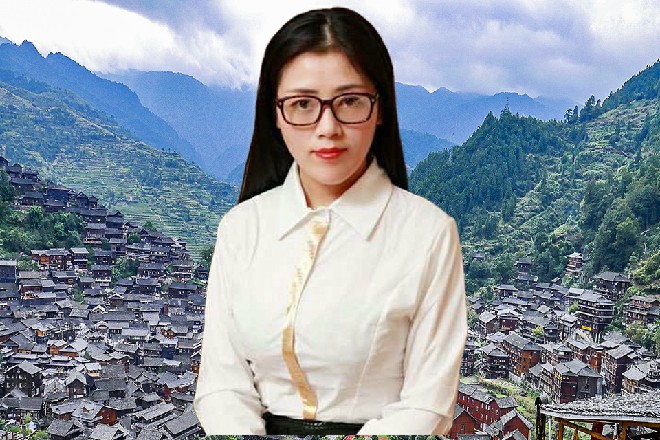 不久之后，她走了出来，一脸的迷茫，清灵的眸子，也有几分呆滞的意味。