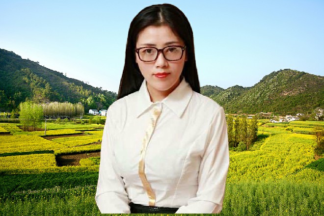 看到这一幕，张煌忽然开口，声音多了几分轻悠，“这电影的质感不对……