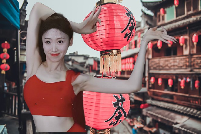 再怎么红，再怎么有人气，却掩盖不了，一层无形的天花板，挡住了她前进方向的事实。