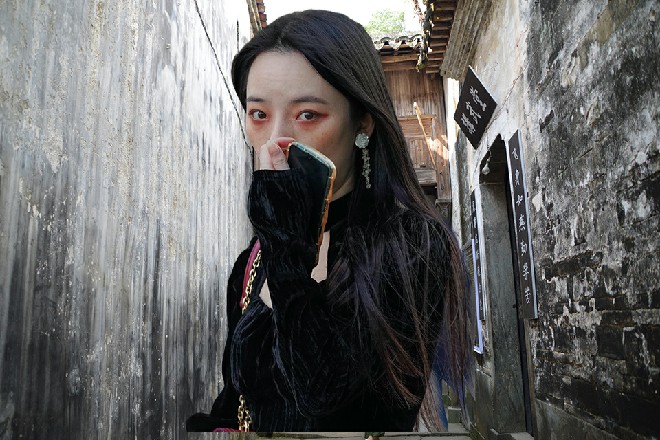 一句话，让其他人哑口无言。毕竟人际交往，讲究亲疏远近，本身就是一个强大的理由。