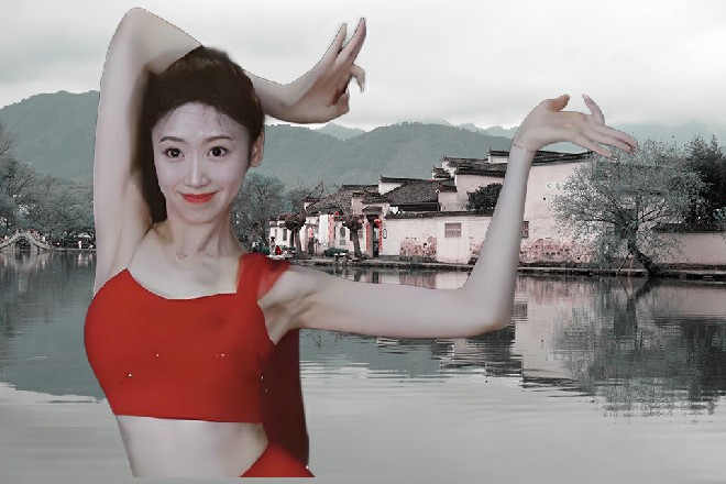 他拍了拍对方的肩膀,赞许道:“继续保持下去,我会告诉盛总,让他奖励你。