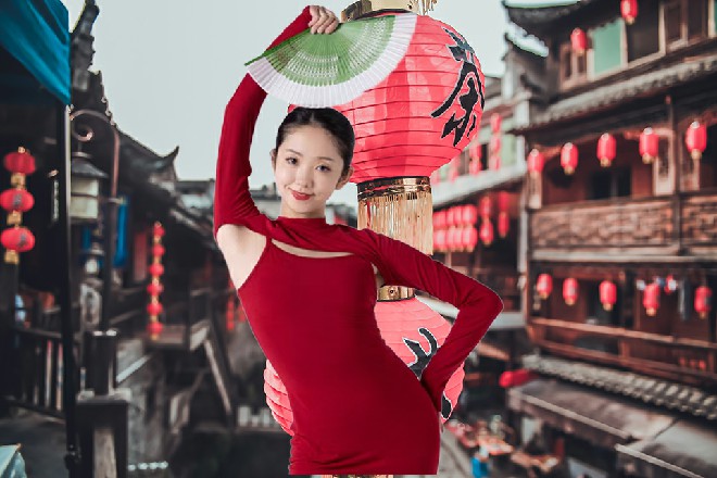 “两部影片，都没有上映，不知道质量怎么样，胜负难料，也说不准，谁一定会赢。