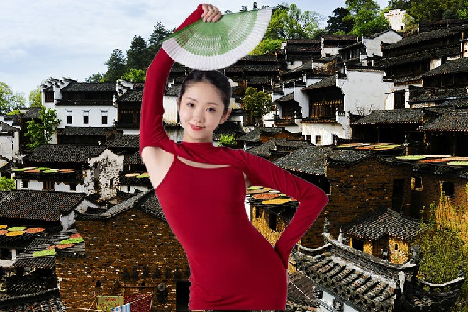 余念目光悠悠,两部大片的成功,也让他积累了足够多的经验,更在行业中站稳了脚跟。