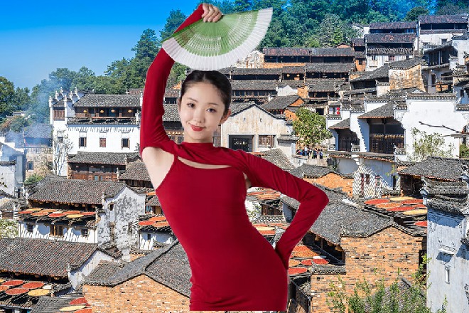 老太太示意了下,场记立即走了出来,大声说道:“第X场,第X镜,第一次。