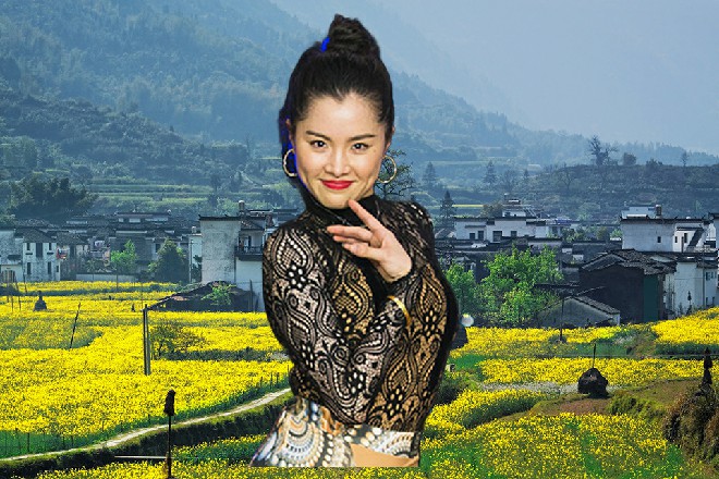 几个身材瘦弱，营养不良有学生，他们神情麻木，呆望着讲台，一脸悲伤沮丧的神色。