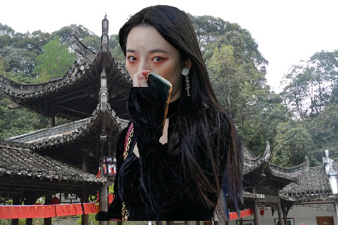 “一部电影,连小小的配角,都能够捧红了,堪称是影视圈的点金手。换成是你……