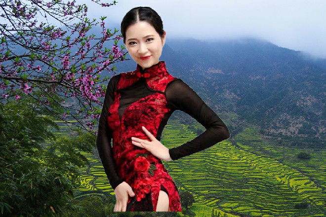 就在这时，有人冒泡了，上传了自己在首映礼，与软功柔术三折、虞妲等明星的合影。