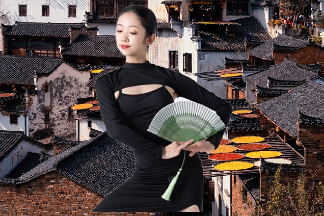 莫怀宣微滞，又继续笑道：“什么事情，如果是在探讨电影的话，不介意我参与吧？