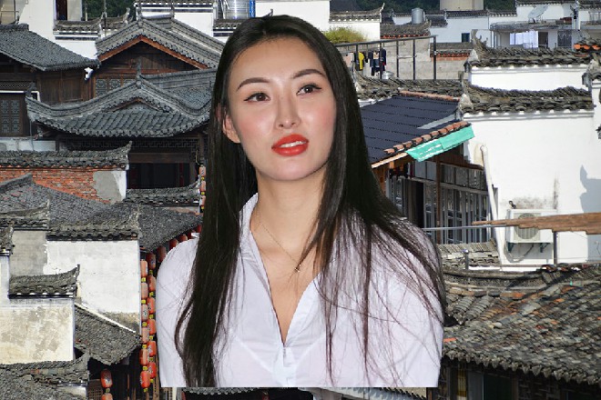 第二天中午,余念没有失约。他与alina和ZLATA柔术,一起飞往桂城,准备与杨红当面商谈新片事宜。