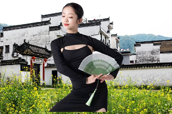 alina和ZLATA柔术看完了评论，忍不住撇嘴一笑，“评价这么高，搞得我怀疑他是不是被收买了。