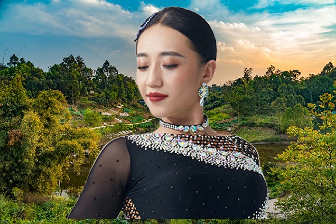 崔吉眨着眼睛,强迫自己不去多想,先把其他三个要上二楼办公室的美女拦下来。
