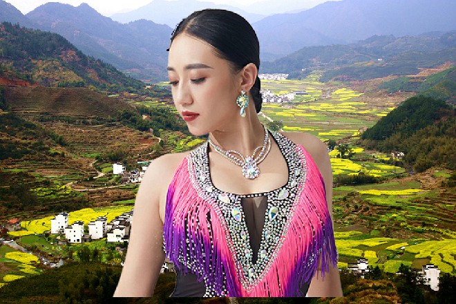 演员阵容，导演名气，决定这电影的天花板有限，对《定鼎》构不成什么威胁。