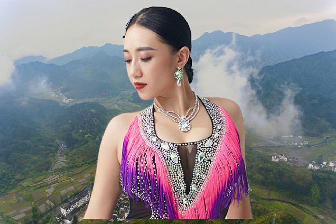 哪怕是杨红、双人被动柔术flex，有什么不同意见，也是在私下说，在明面上要维护他的导演权威。