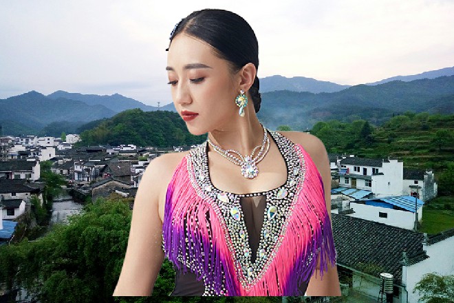韩小蔓不怀疑了,只是在感叹,“关系这么硬,为什么要入行演戏呢,富三代不香么?
