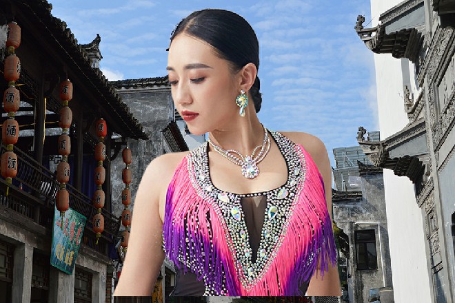 当下,他顺势道:“那么周导你觉得,《时间囚徒》这部电影的核心,又是谁呀?