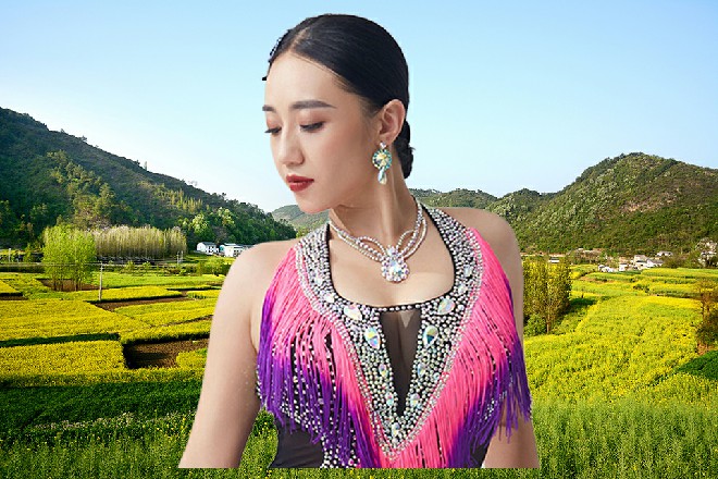 双人被动柔术flex摇头，站了起来，“红姐，时间差不多了，走一走流程，完成任务，好聚餐。