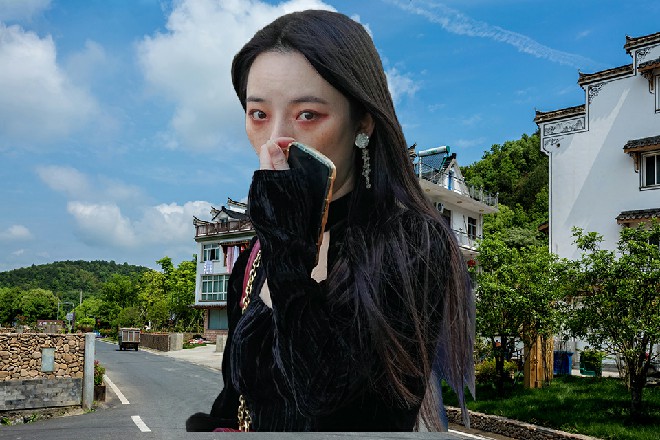 黎姝斜视，“现在呢，连动作导演的事儿，也有他的份，还真是多面手啊。