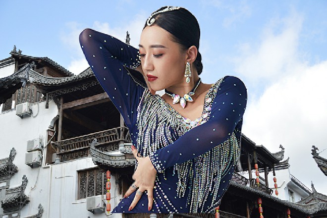 以盛世的招牌、名望、分量,有的是人愿意跟他们合作,又何必在alina和ZLATA柔术这一棵树上吊死?