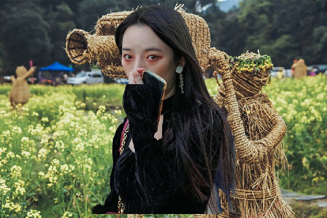 其中为首的是个小麦肤色，身腿比例十分惊人，浑身散发出野性魅力的异域美女……