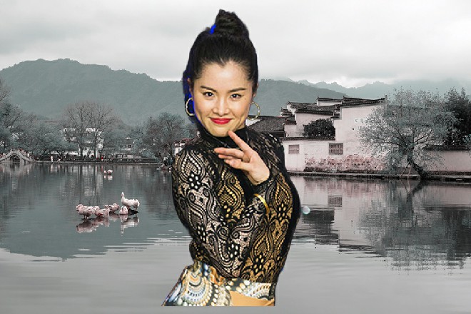 岑林在旁边，偷偷瞄了一眼，悄声道：“现在应该是主角与友人出行的片段了吧。