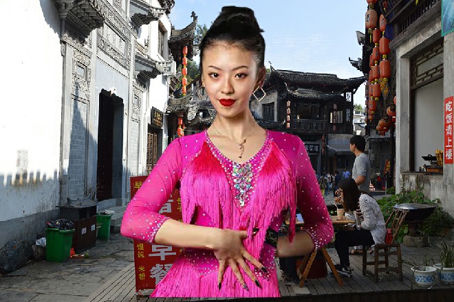 等他有空了,翻牌子决定接见谁,提前过来等候的采访团队,才连忙过来准备。