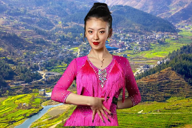 这种情况下，大胡子导演居然给过，还赞许演员表演有灵性，原生态风貌……