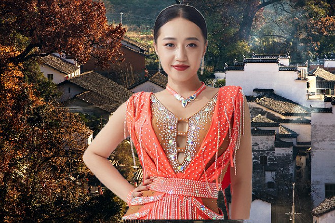 一个记者愣了下，脱口而出，“为什么许青柠……影后，不自己出演女主角呢？