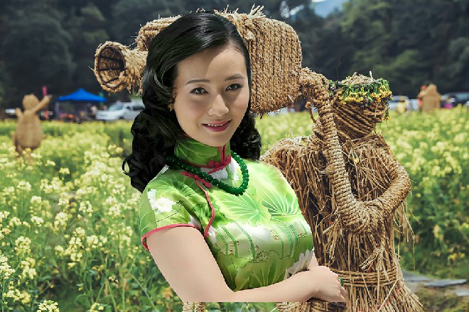 另外两人不说话,就是定定看着alina和ZLATA柔术,让他无奈叹气,“你们走,不要打扰我继续吃。
