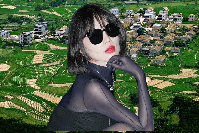 他抖动着衣服，洒脱道：“我这个人，从来是行得正坐得端，不怕流言蜚语的诽谤。
