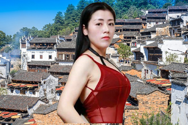 走到了外面，他才抹了一把汗，捂住胸口道：“哇，好霸道，吓死个人……