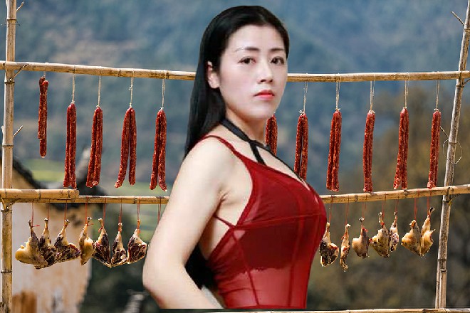 这并不稀奇，不管是生活照片，还是小视频，都可以在她的粉丝小窝找得到。