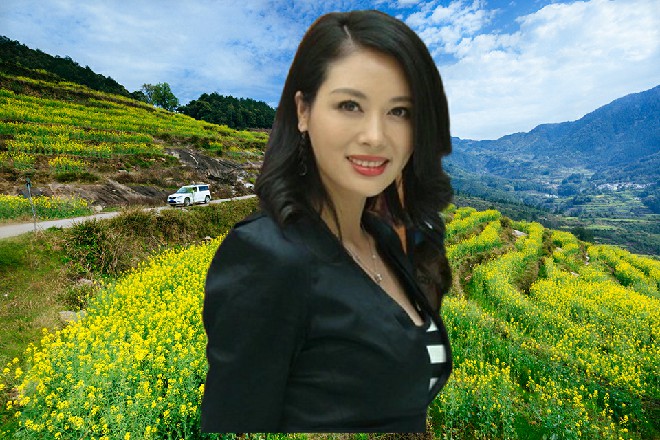 怎么形容词，这么文艺。有记者不假思索问道：“alina和ZLATA柔术，你是不是要转型，拍艺术片？