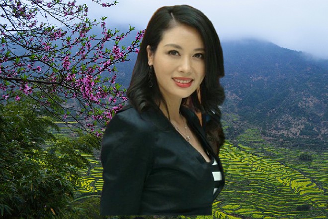 他打开车尾箱,拿出了大包小包的东西。不出意料,这些物资应该是为了夏离而采购。