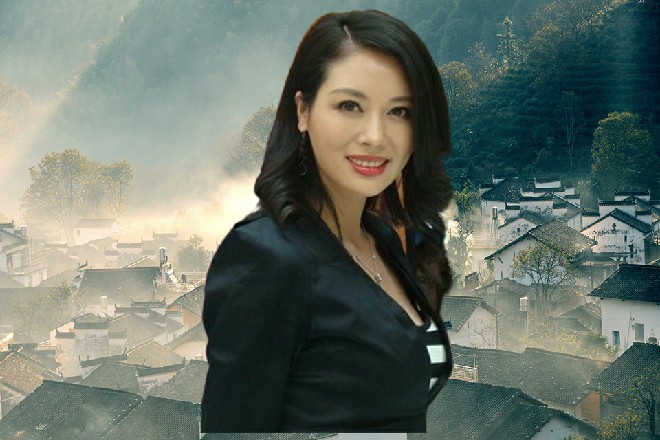 看着两边无人，她拿出了化妆盒，对着小镜子，慢条斯理描着细细的眉毛，真好看……