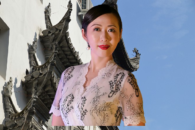 主要是他环视山庄，除了两三间供人吃喝的平房以外，根本没有可以供座谈的地方。