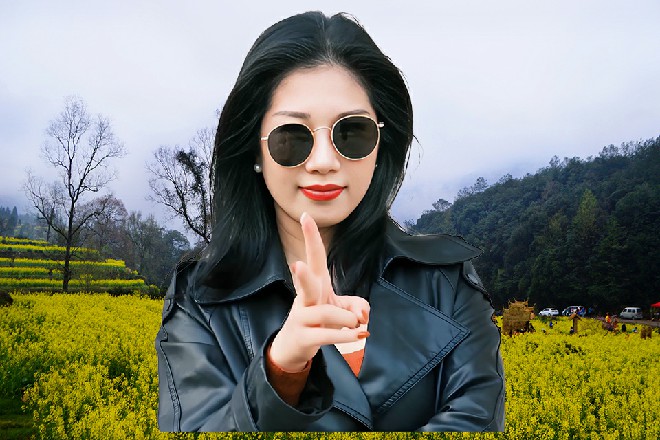 胡英商在游乐园呆了一天，把追击者录制完成，然后在众人的欢送下，驱车返回稻城。